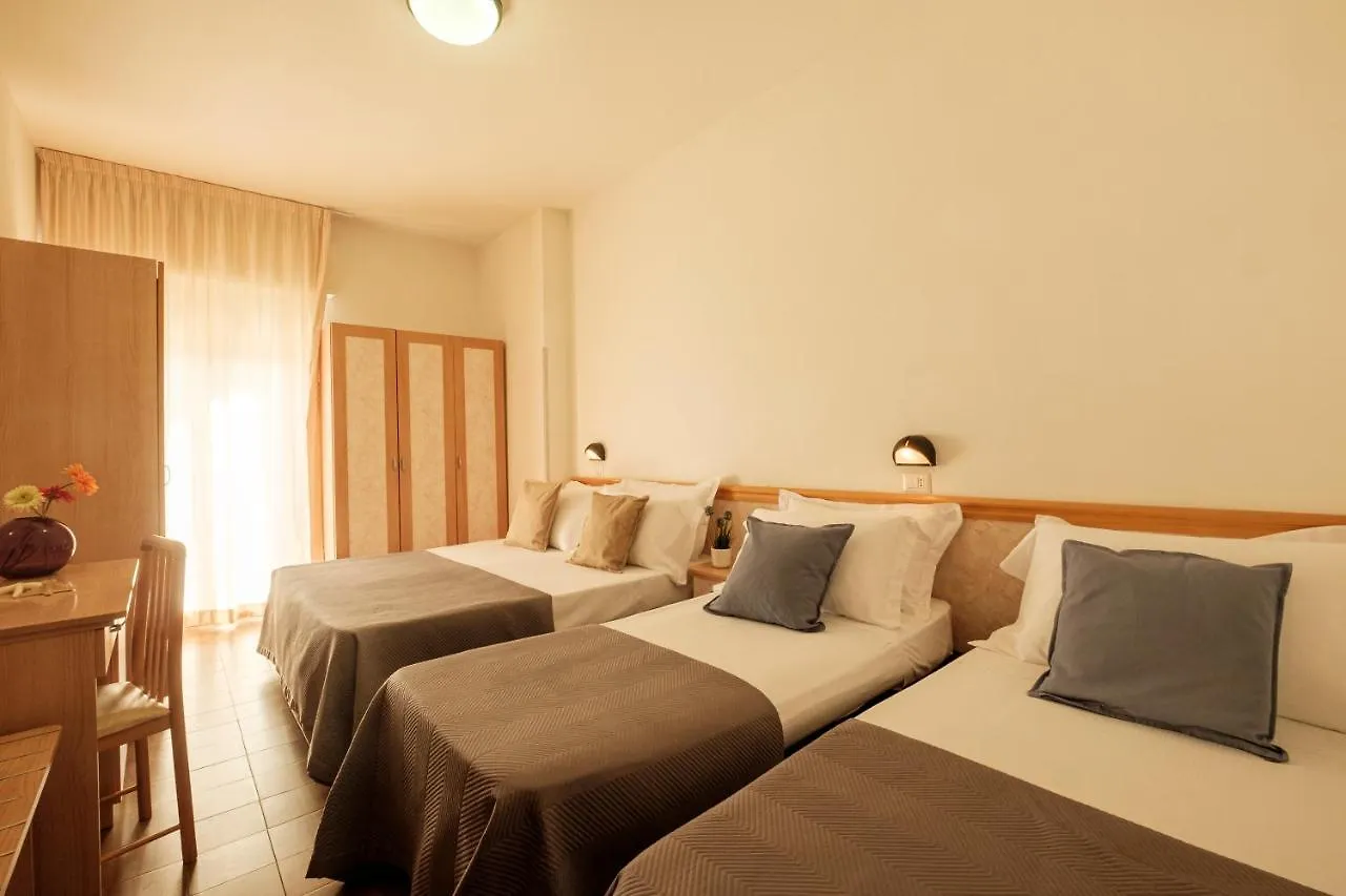 Hotel Oceanic Римини