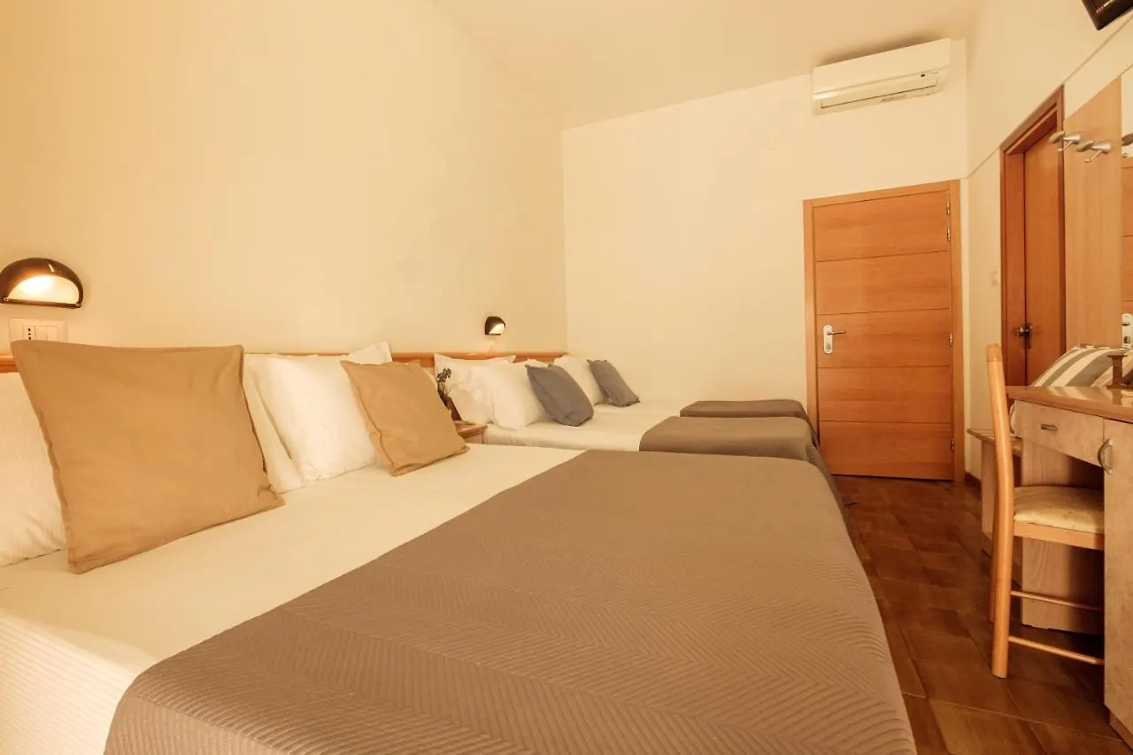 Hotel Oceanic Римини