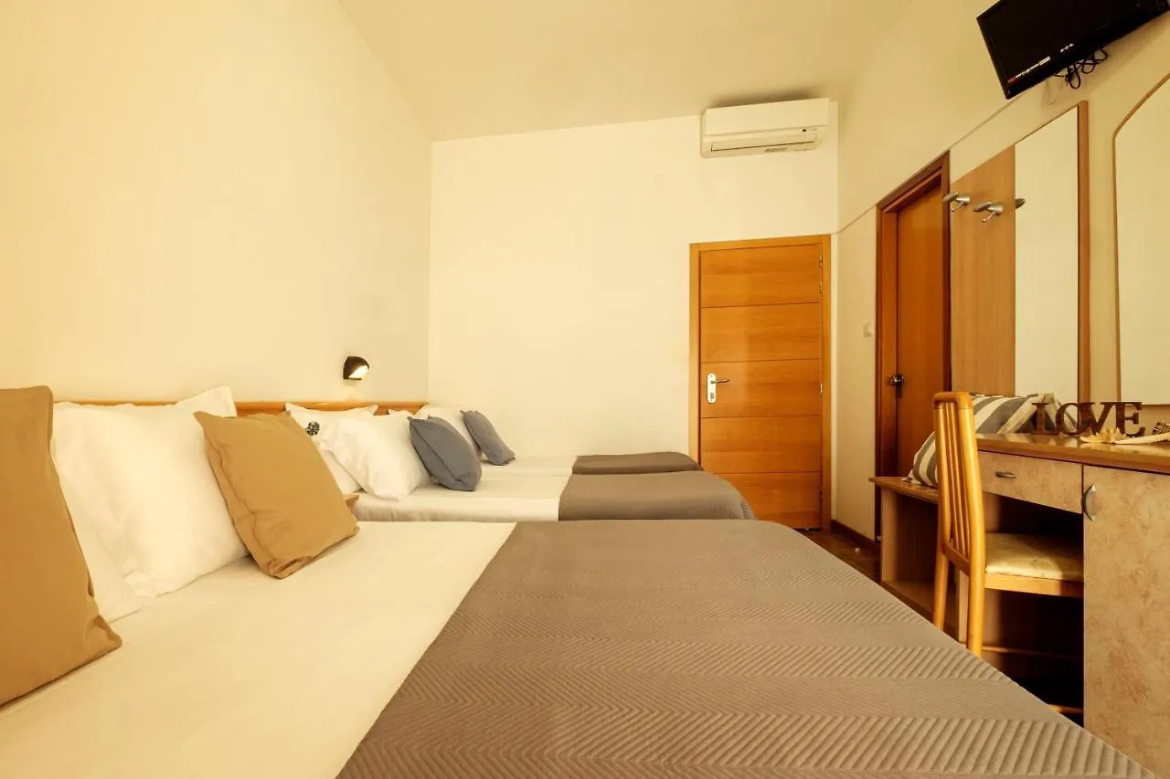 Hotel Oceanic Римини