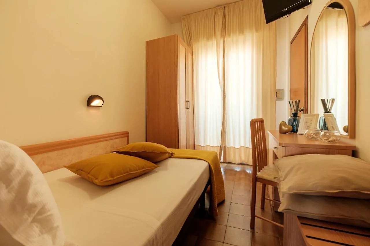 Hotel Oceanic Римини