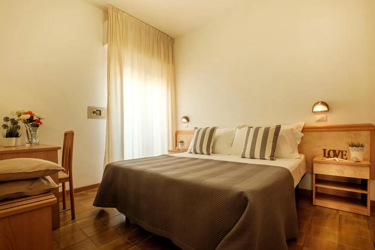 Hotel Oceanic Римини 3*,