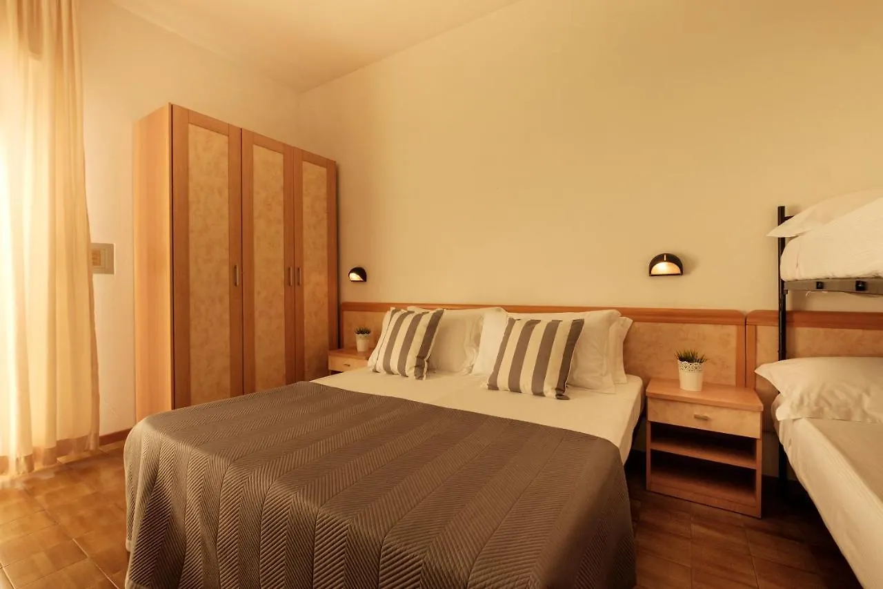 Hotel Oceanic Римини