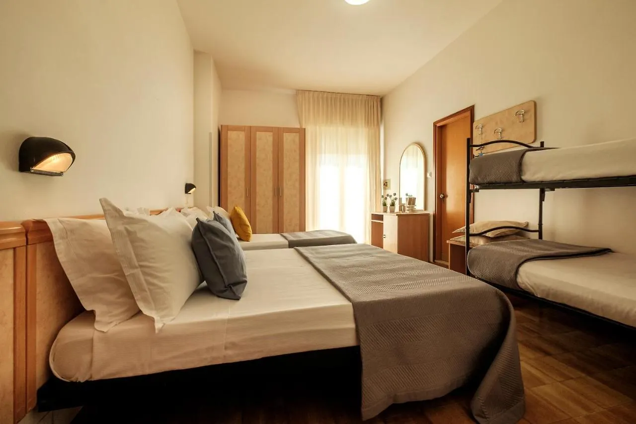 Hotel Oceanic Римини